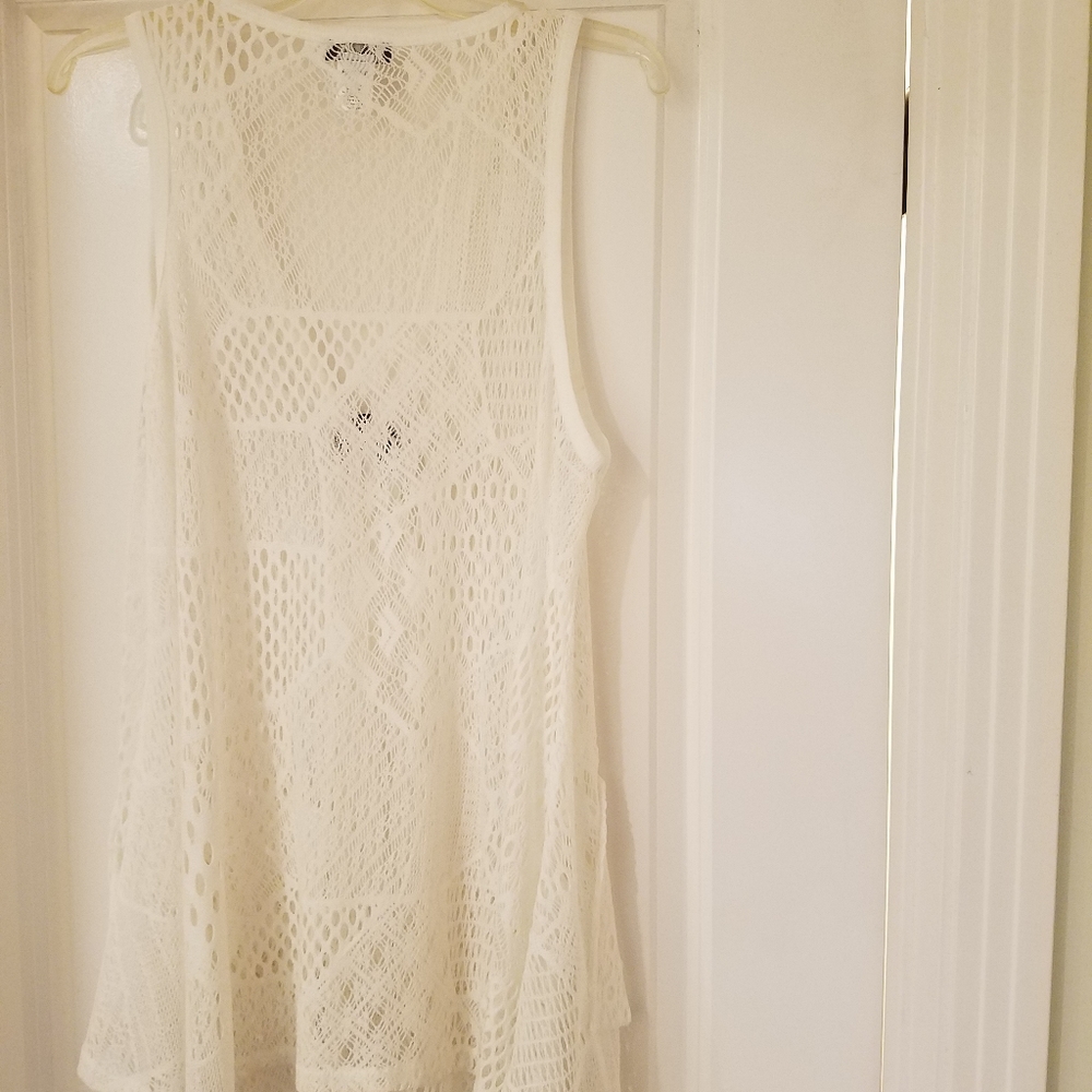White blouse - Picture 2 of 2